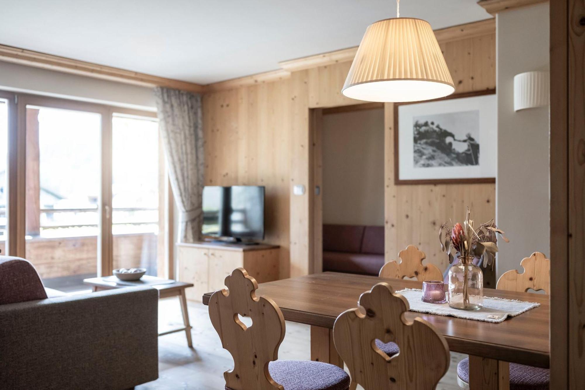 Post Alpina - Family Mountain Chalets サン・カンディド エクステリア 写真