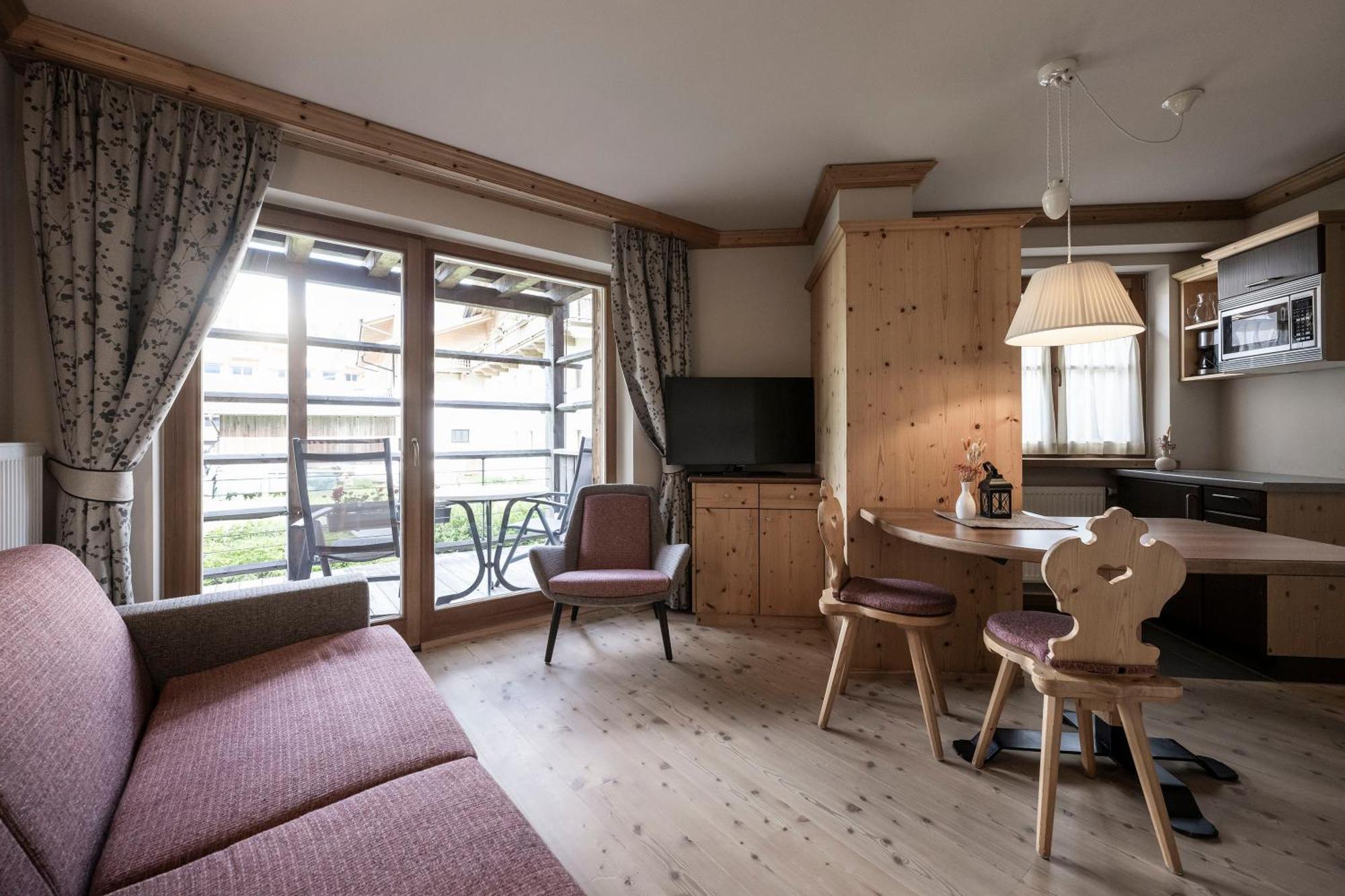 Post Alpina - Family Mountain Chalets サン・カンディド 部屋 写真