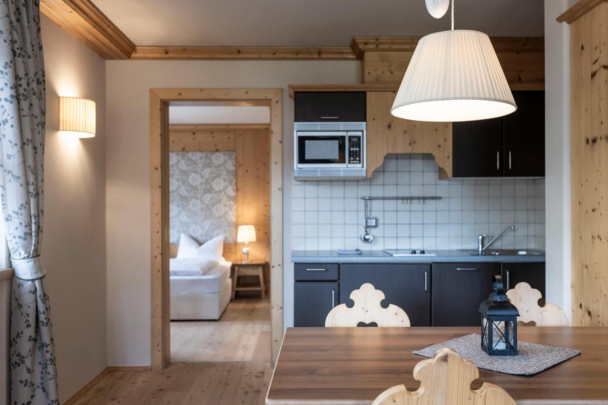 Post Alpina - Family Mountain Chalets サン・カンディド 部屋 写真