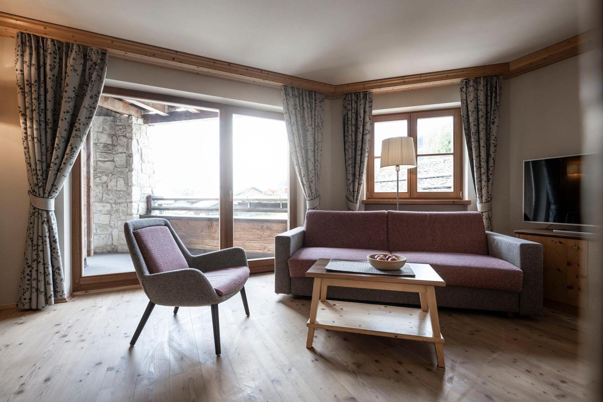 Post Alpina - Family Mountain Chalets サン・カンディド 部屋 写真