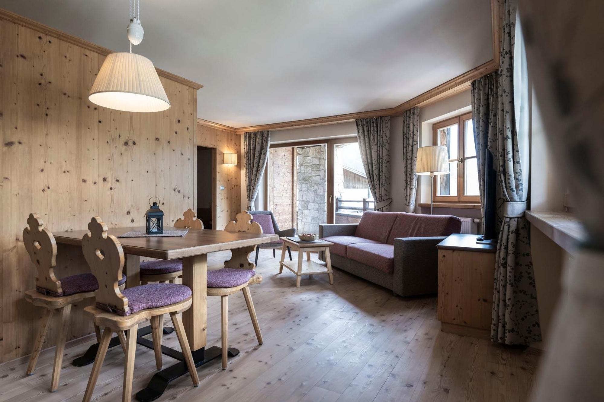 Post Alpina - Family Mountain Chalets サン・カンディド 部屋 写真
