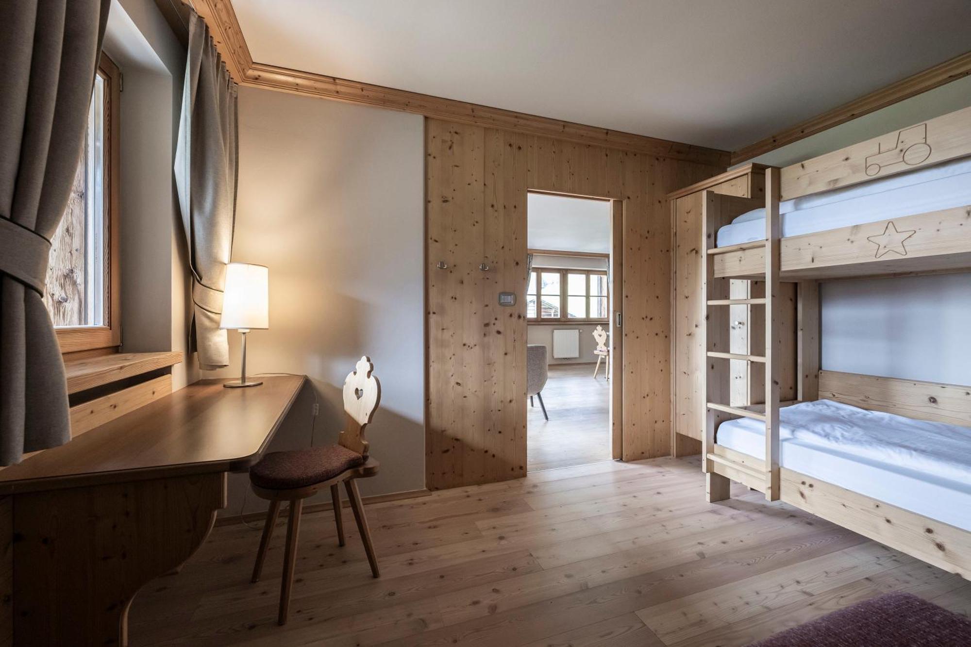 Post Alpina - Family Mountain Chalets サン・カンディド 部屋 写真