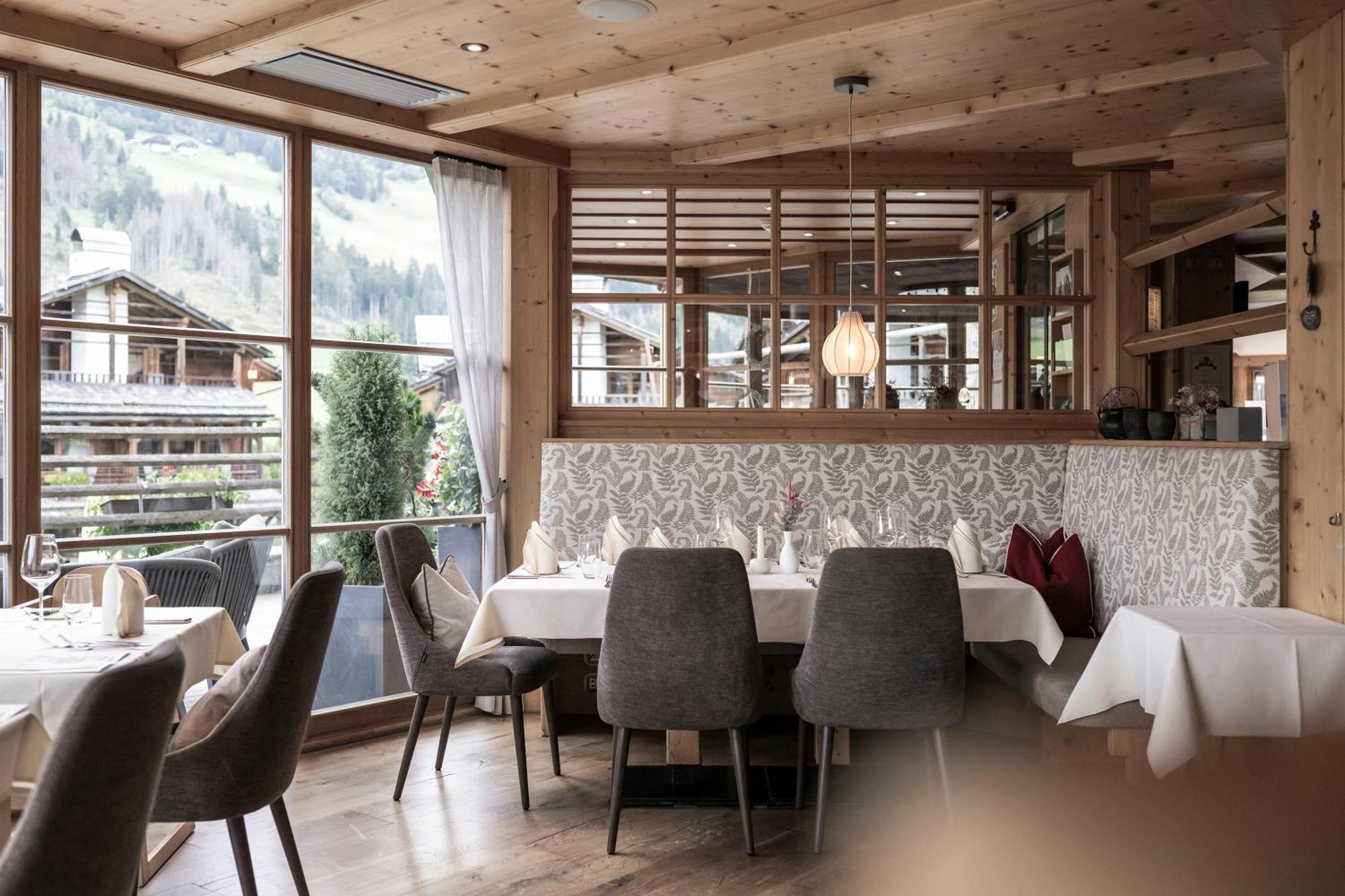 Post Alpina - Family Mountain Chalets サン・カンディド エクステリア 写真