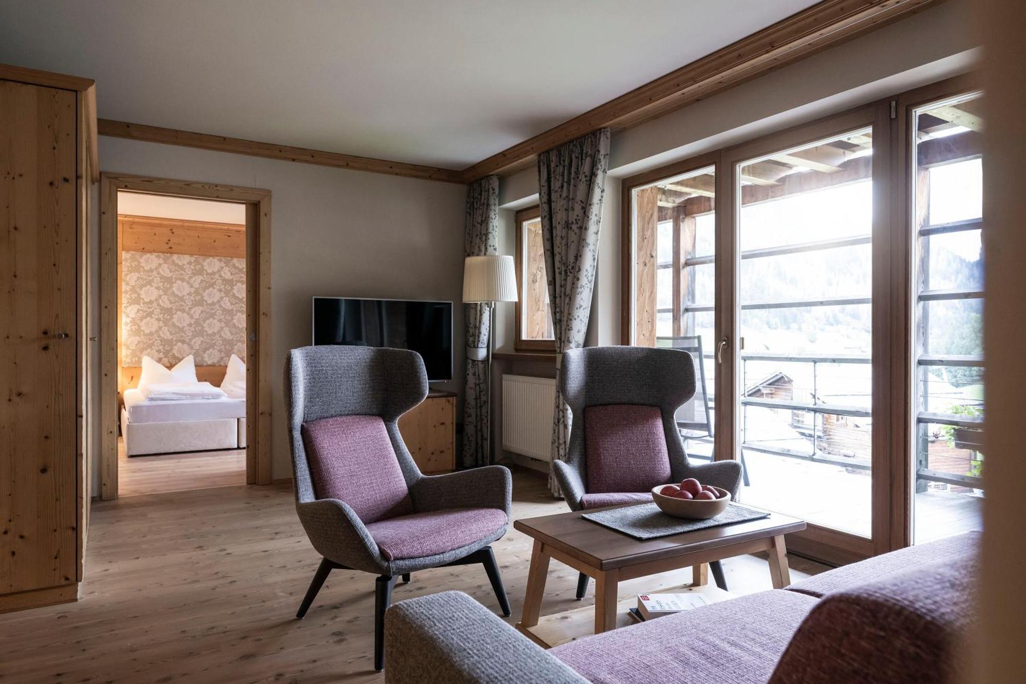 Post Alpina - Family Mountain Chalets サン・カンディド エクステリア 写真